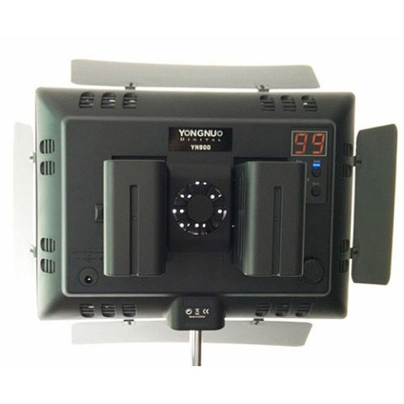 YongNuo YN900 осветитель светодиодный 5500K