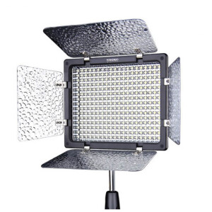 YongNuo YN300III LED 5500К осветитель светодиодный