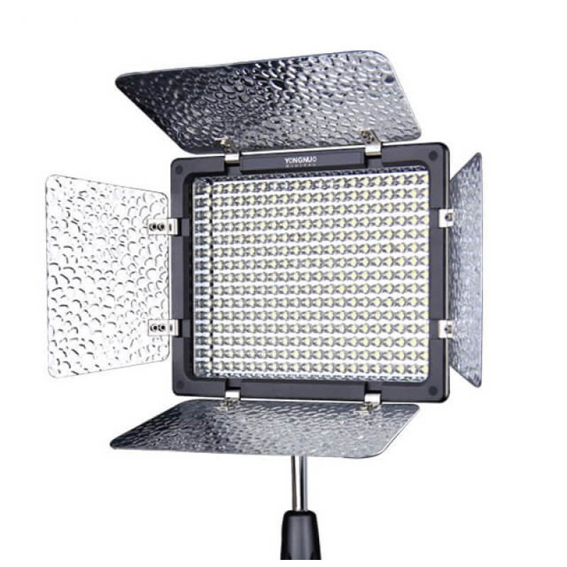 YongNuo YN300III LED 5500К осветитель светодиодный