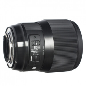 Sigma AF 135mm f/1.8 DG HSM Art SONY E объектив