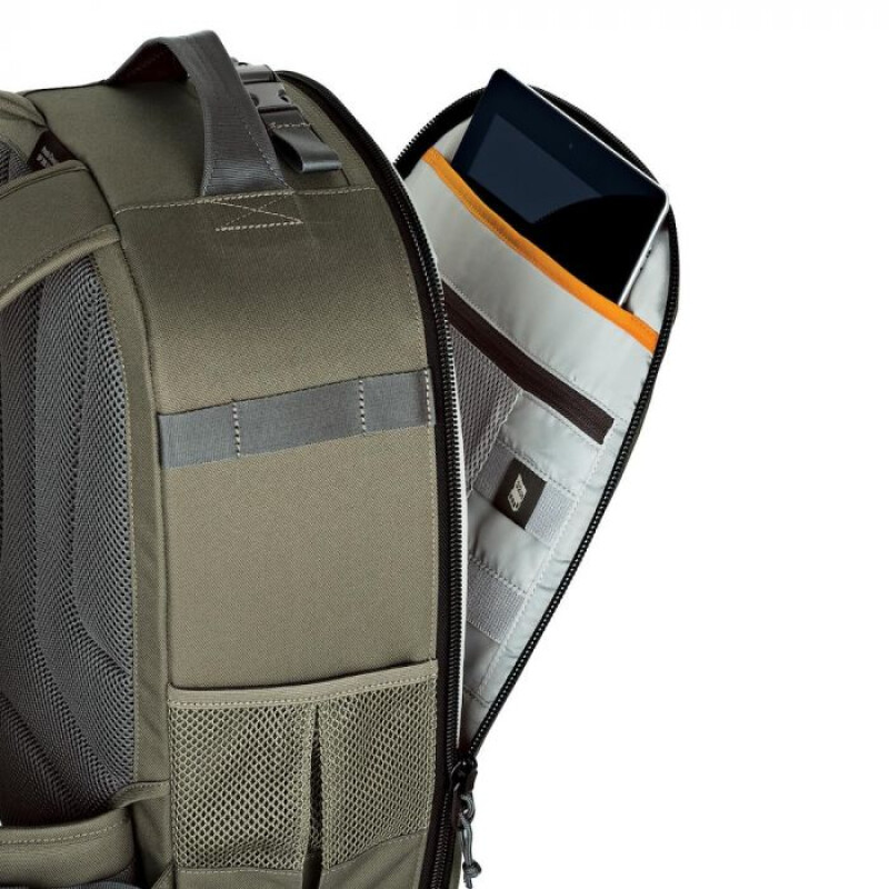 Lowepro Classic BP 300 AW рюкзак хаки