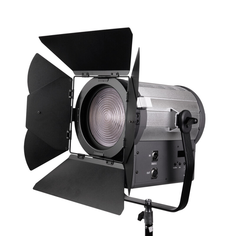 GreenBean Fresnel 300 LED X3 DMX светодиодный осветитель