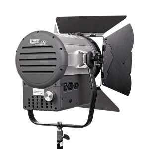 GreenBean Fresnel 300 LED X3 DMX светодиодный осветитель