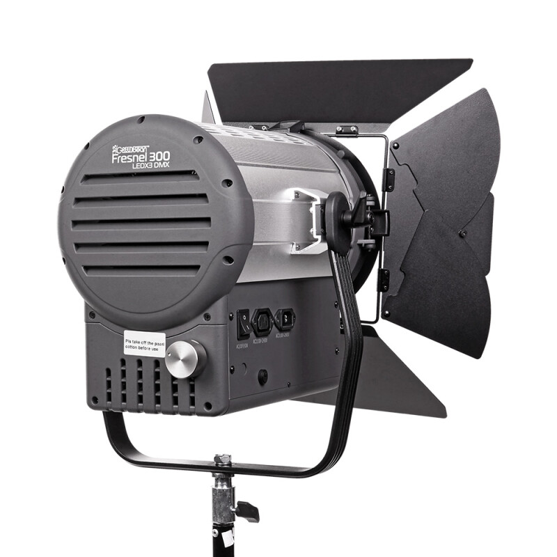GreenBean Fresnel 300 LED X3 DMX светодиодный осветитель