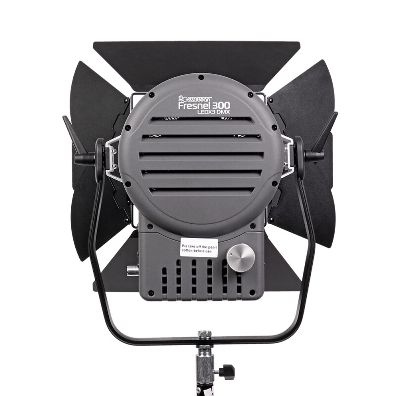 GreenBean Fresnel 300 LED X3 DMX светодиодный осветитель