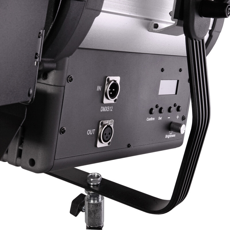 GreenBean Fresnel 300 LED X3 DMX светодиодный осветитель