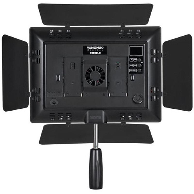 YongNuo YN600L II 3200-5500K светодиодный осветитель с изменяемой цветовой температурой.