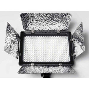 Fotokvant LED-300II PB KIT светодиодная панель с темп. 3200-6000К шторками и сетевым адаптером