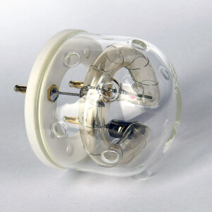 HENSEL 40101131 импульсная лампа с встроенным колпаком