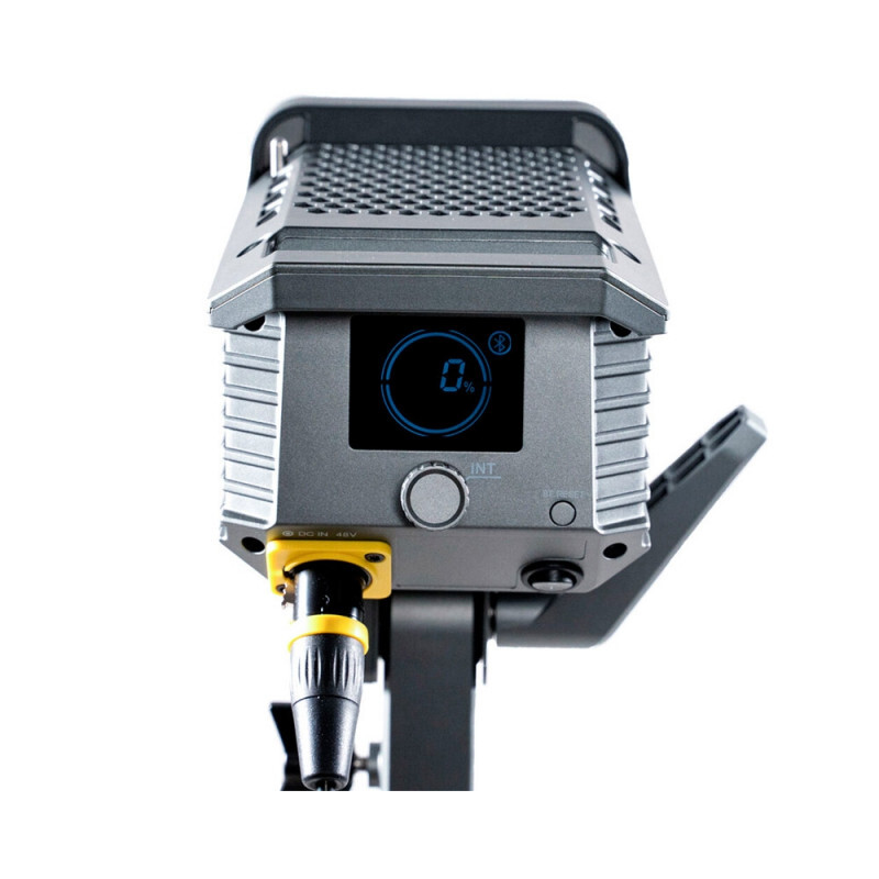 Aputure Amaran 100d осветитель