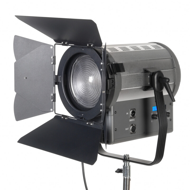 GreenBean Fresnel 200 LED X3 Bi-color DMX студийный осветитель