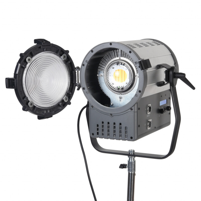GreenBean Fresnel 200 LED X3 Bi-color DMX студийный осветитель