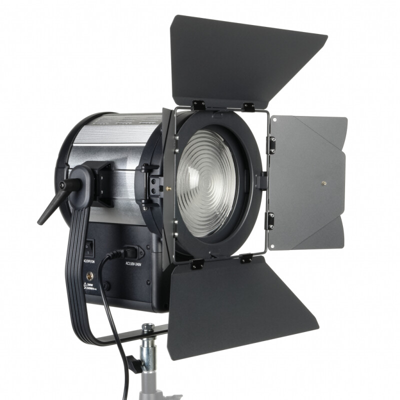 GreenBean Fresnel 200 RGB X3 DMX светодиодный осветитель