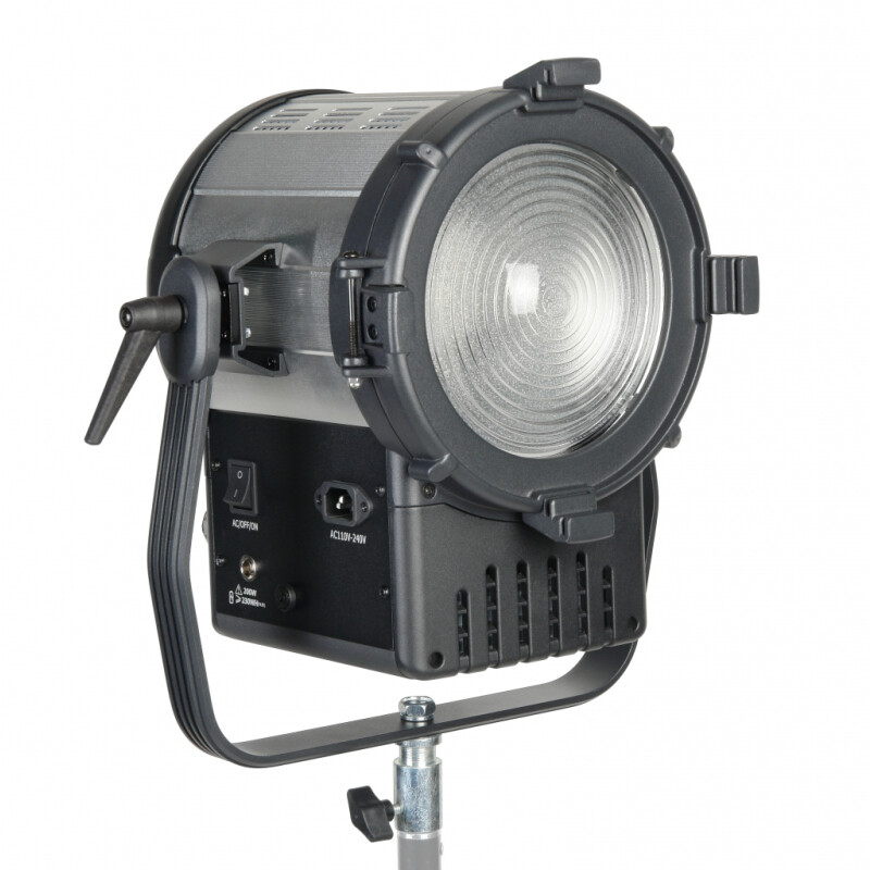 GreenBean Fresnel 200 RGB X3 DMX светодиодный осветитель