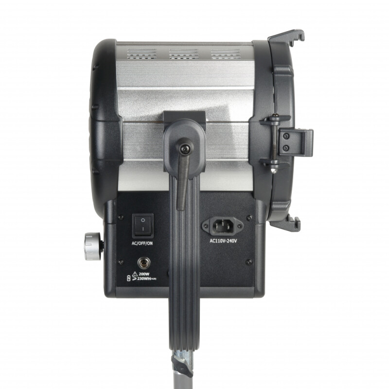 GreenBean Fresnel 200 RGB X3 DMX светодиодный осветитель