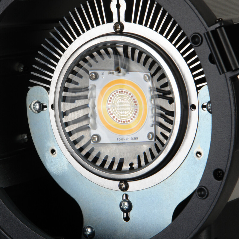 GreenBean Fresnel 200 RGB X3 DMX светодиодный осветитель