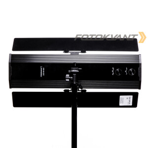 Fotokvant LED-100M BD светодиодная панель 100 Вт 3200-5600 К со шторками