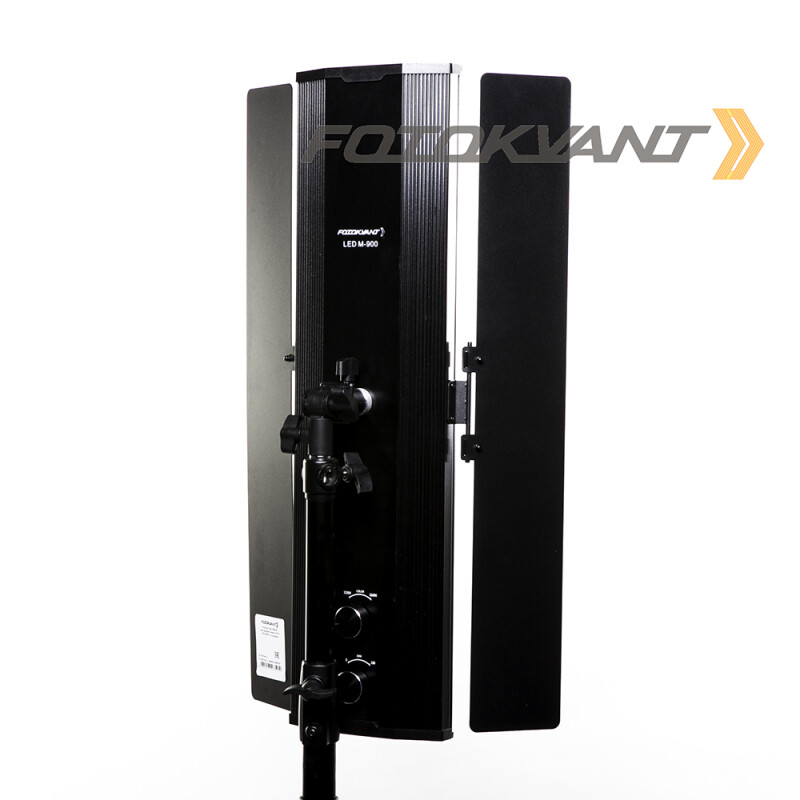 Fotokvant LED-100M BD светодиодная панель 100 Вт 3200-5600 К со шторками