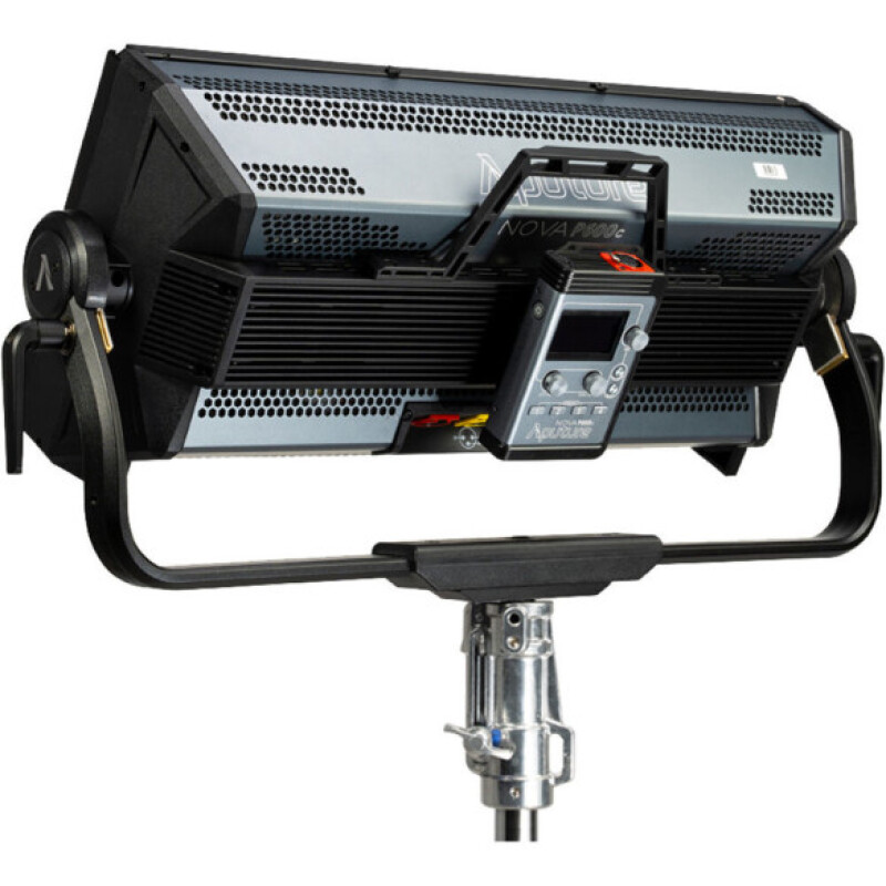 Aputure Nova P600C Kit осветитель