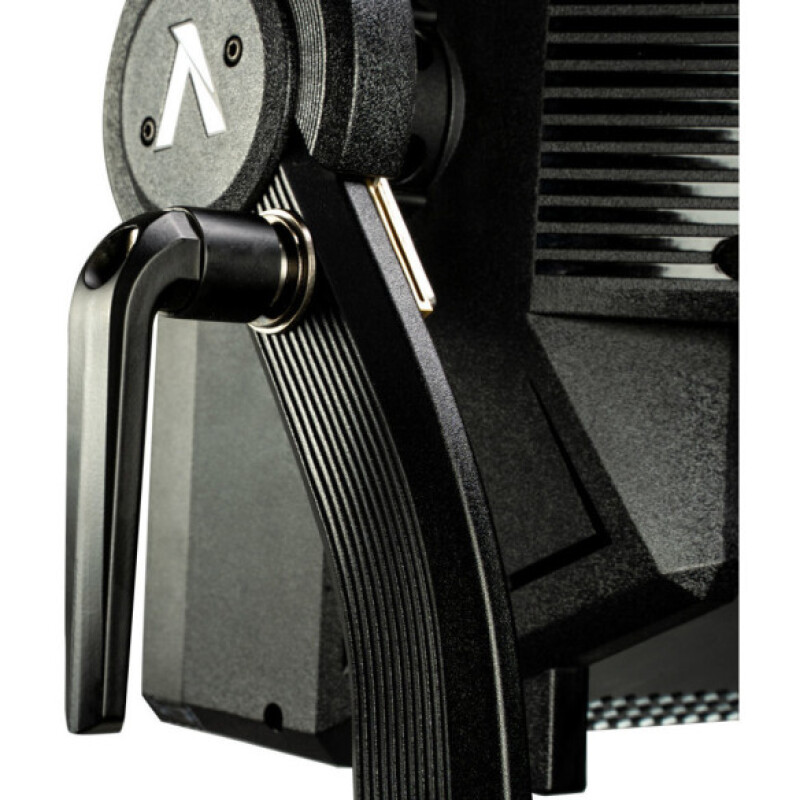 Aputure Nova P600C осветитель