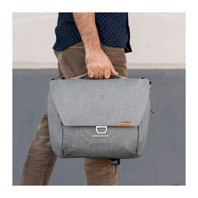 Peak Design (BEDM-13-AS-2) The Everyday Messenger 13L V2.0 Ash фотосумка