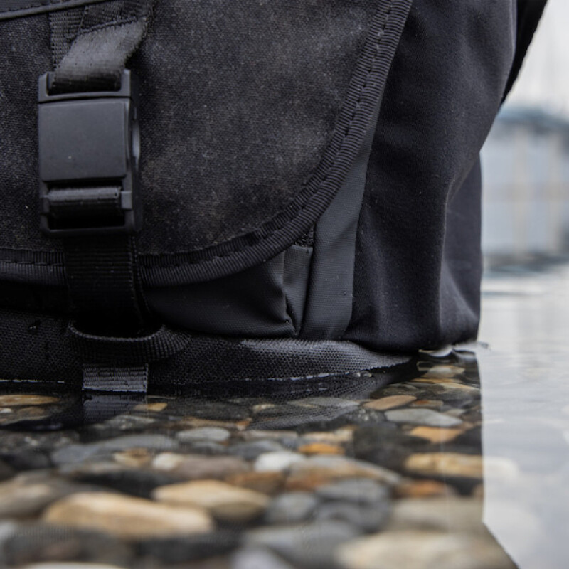 Tenba (638-574) DNA Messenger 16 Slim Black сумка для фотоаппарата