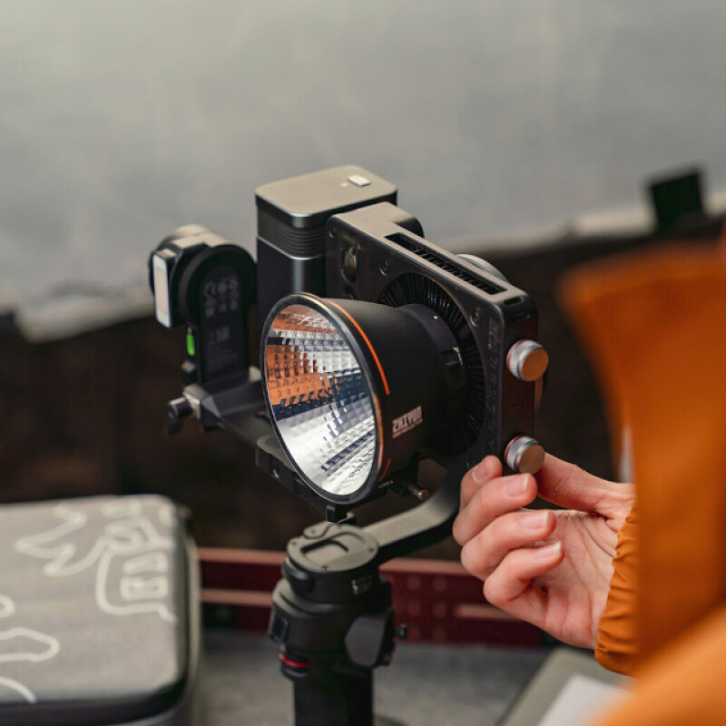не исп!Zhiyun MOLUS X100 Combo осветитель