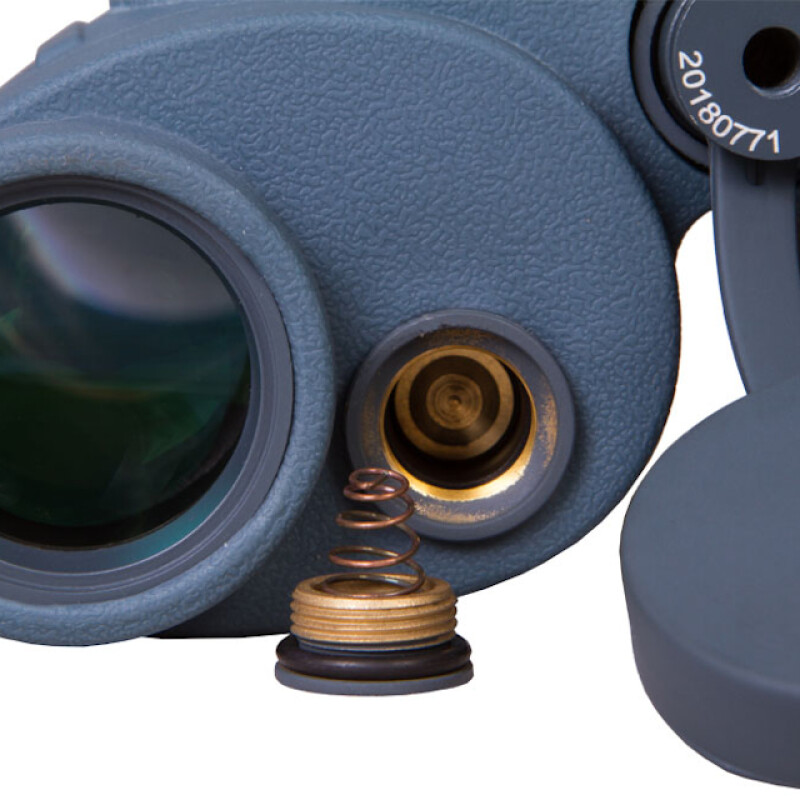 Levenhuk Nelson 8x30  бинокль с сеткой и компасом