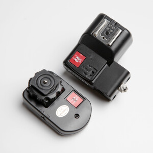 Wansen WT4-UH радиосинхронизатор с креплением для зонта