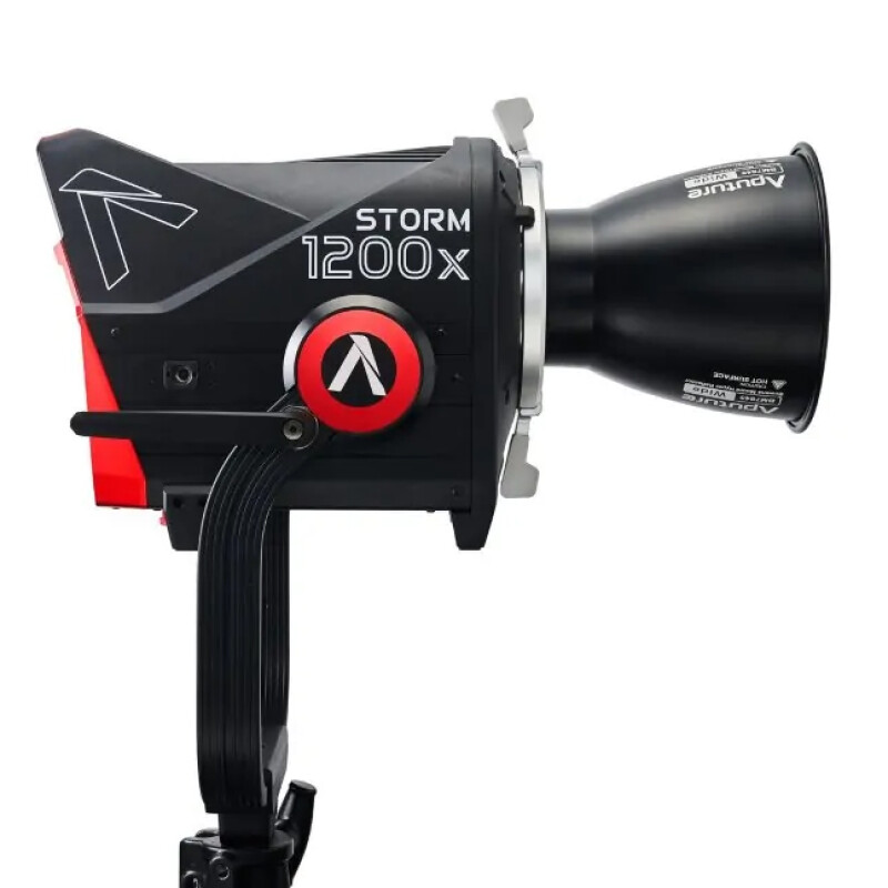 Aputure STORM 1200X осветитель
