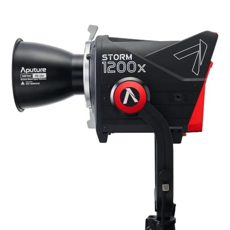 Aputure STORM 1200X осветитель