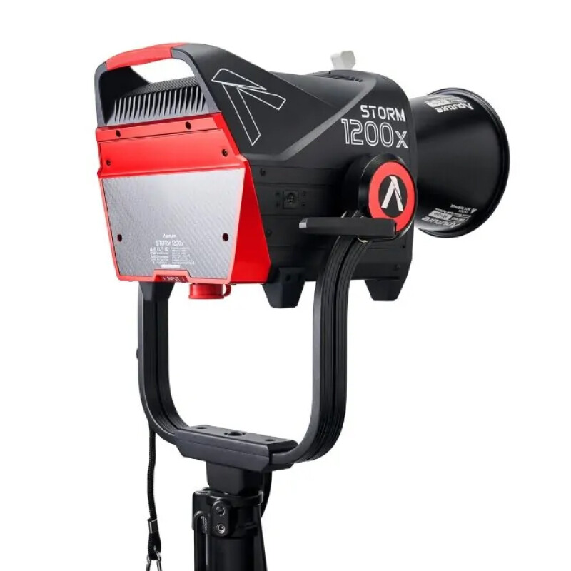 Aputure STORM 1200X осветитель