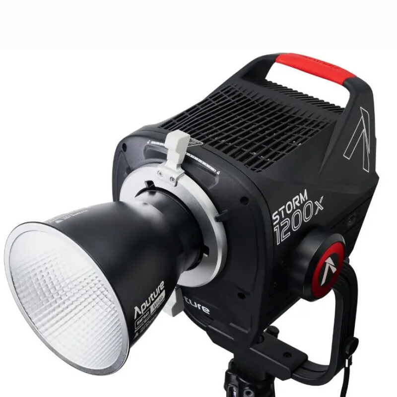 Aputure STORM 1200X осветитель