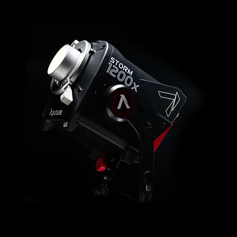 Aputure STORM 1200X осветитель