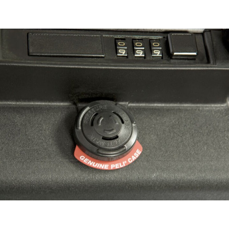 Peli 1495 WL/WF BLACK защитный кейс черный для ноутбуков с поропластом