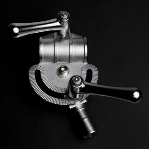 Fotokvant шарнирный зажим для кронштейна журавля LS-3050 диаметром 35мм с установочным пальцем 5/8