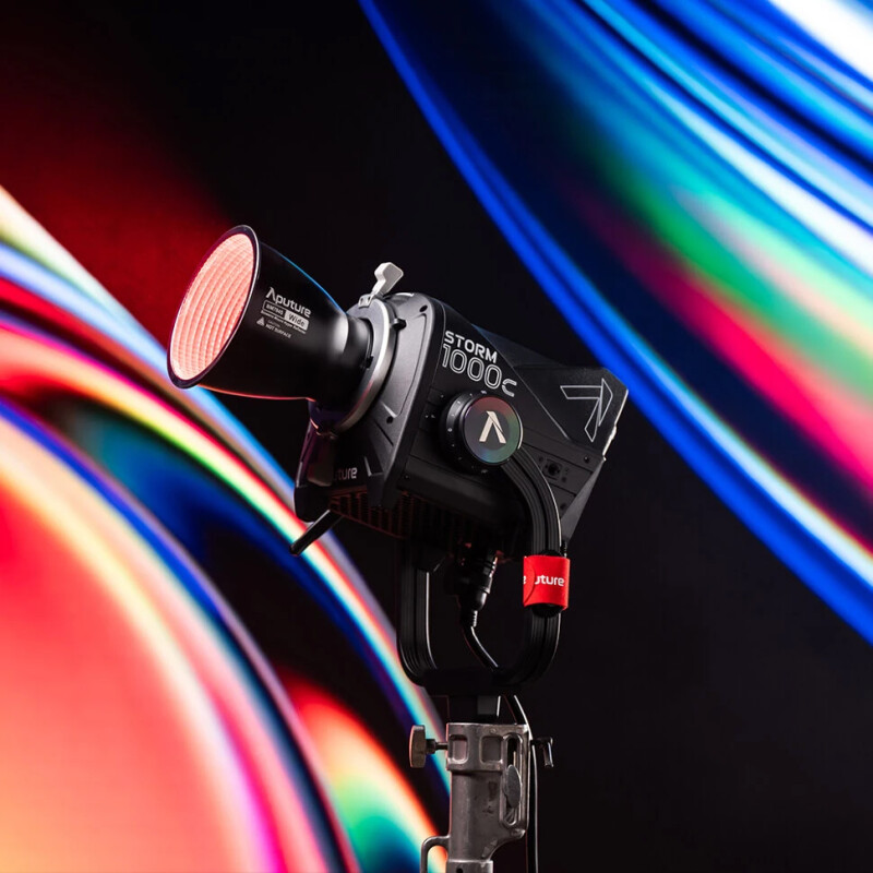 Aputure STORM 1000c осветитель
