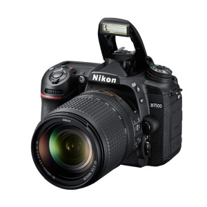 NIKON D7500 Kit + AF-S 18-140 VR DX фотоаппарат