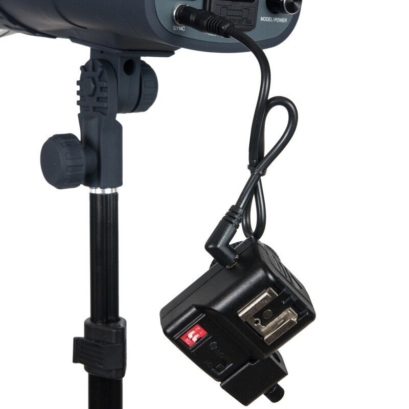 Lumifor LRT-4DCKIT-2UH 4-канальный радиосинхронизатор с 2 приемниками и держателем для зонта