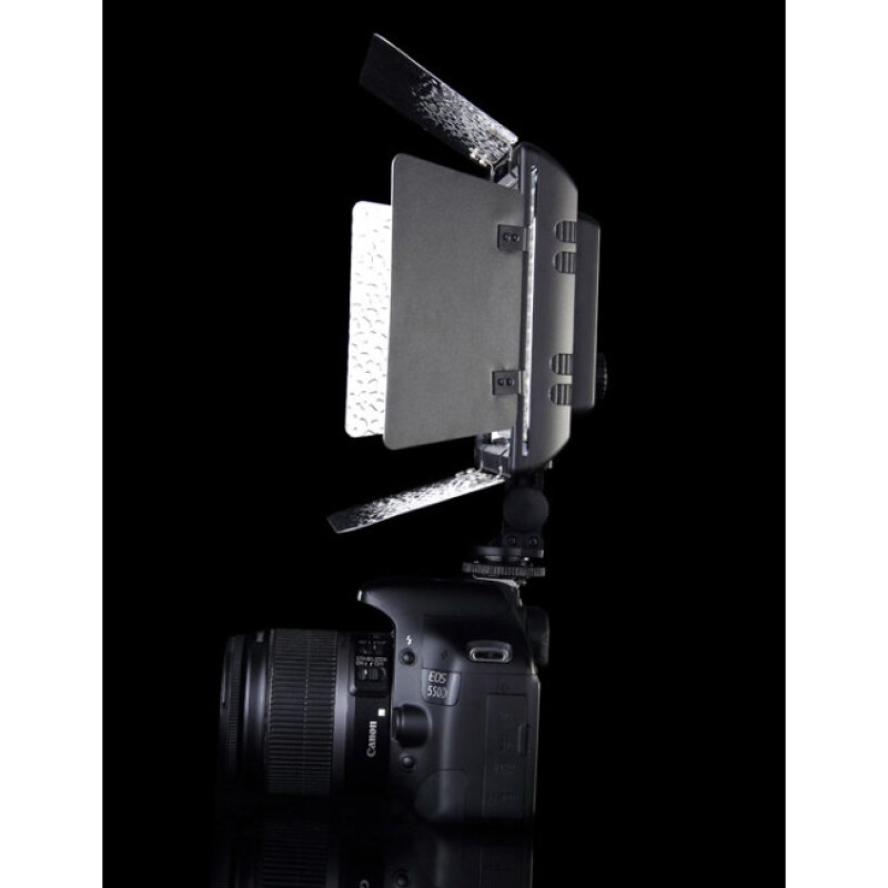 YongNuo YN300III LED осветитель светодиодный с цветовой температурой 3200-5500К