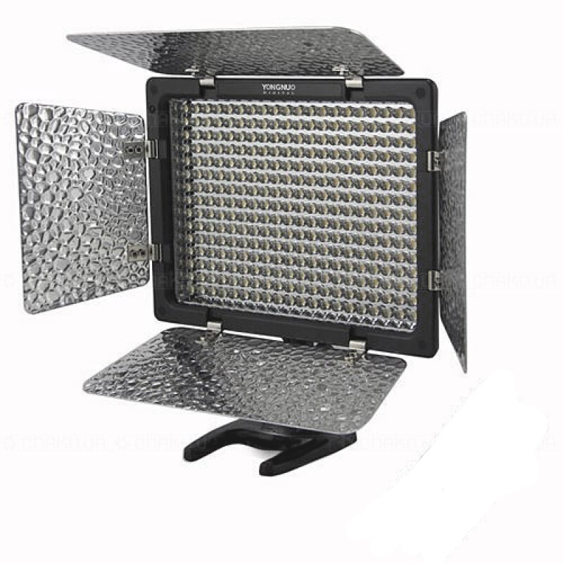 YongNuo YN300III LED осветитель светодиодный с цветовой температурой 3200-5500К