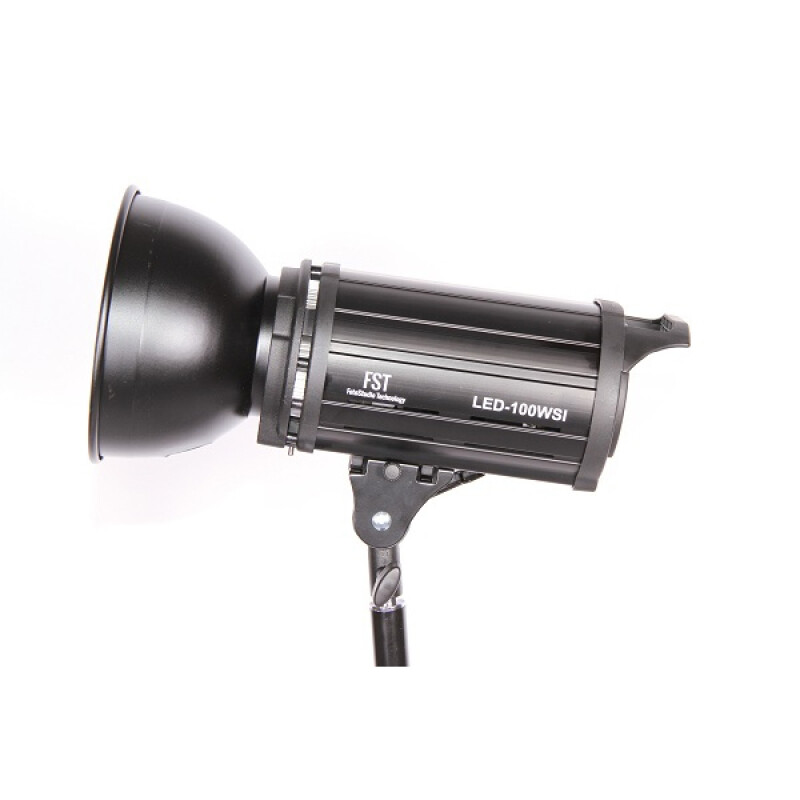 FST EF-100R (LED) Sun Light 5500К светодиодный осветитель