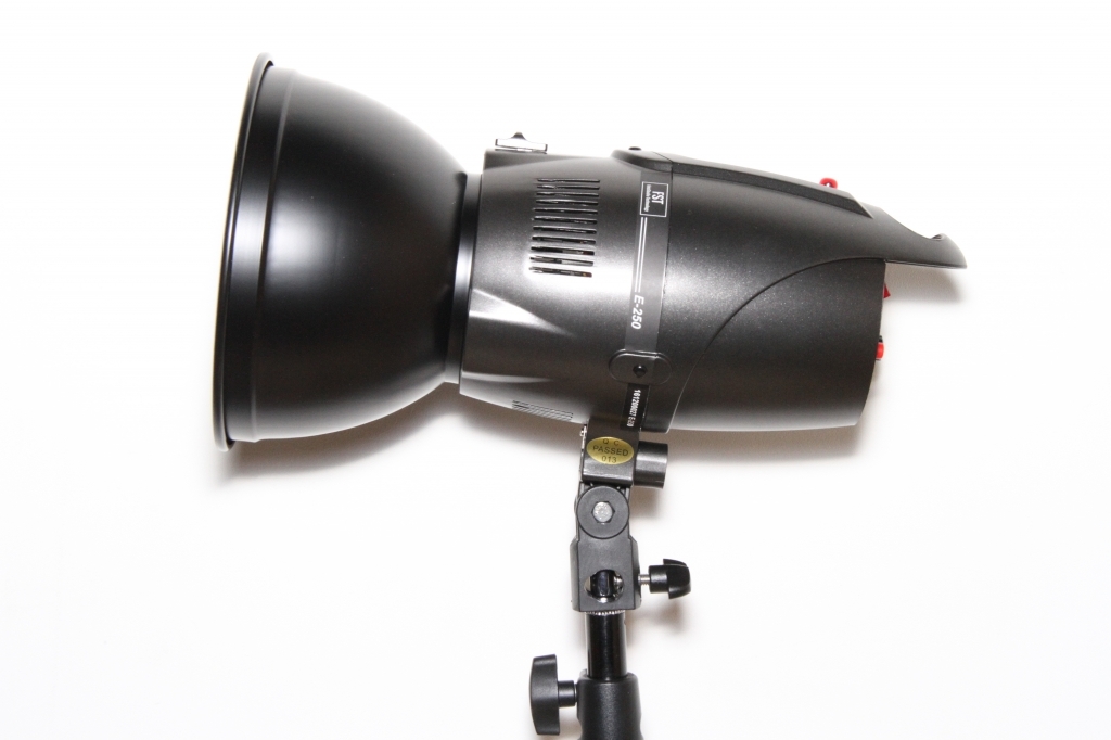 FST E-180 импульсная студийная вспышка с рефлектором